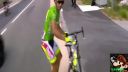 Sagan takmer zrazila motorka
