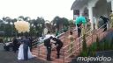 video Prečo neplniť svadobné balóny vodíkom? (Indonézia)