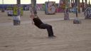 Cvičenie v neviditeľnej posilňovni (Muscle Beach)