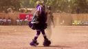 video Zoznámte sa s tradičným africkým tanečníkom