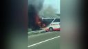 Pri požiari autobusu zahynulo najmenej 26 ľudí.