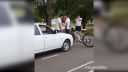 video Agresívny vodič na cyklotrase (Rusko)