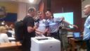 Martin Dano a MP policajt rozdava hlavicky