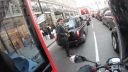 video Tichá motorka a cool autobusár (Londýn)