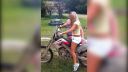 Gabika prvýkrát vyskúšala motorku