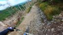 Extrémny downhill cez skalistú holinu (Wales)