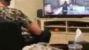 Zenu už prestalo bavit ako ju muž ugnoruje.mp4