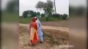 Nevesta, ktorá nevedela opustiť ocinka (India)