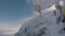 Zoskok zo zasneženého vrcholu Ben Nevis