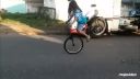 Frigove deti sa učia bicyklovať
