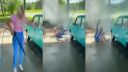 Keď pošlete umyť ženu auto a nikdy predtým to nerobila