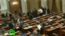 Zabil si našu budúcnosť “: Muž sa v rumunskom parlamente ...