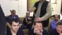 Chlapci, všetci ste zhrešili, natlčiem vám do lebiek NOŽE!