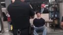 Černošská policajtka ignoruje nadávky asociála