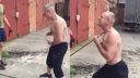 Ruský majster čchi-kung ohýba roxor