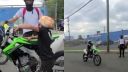9-ročný chlapec na veľkej motorke