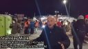 Polícia púšťa migrantov z Ázie a Afriky