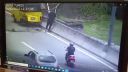 O pár centimetrov viac vľavo a bol by súčasťou motora