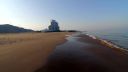 Pláž Al Aqah Beach smerom k hotelu Le Meridien (Arabské emiráty)