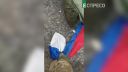 Profesionálny odstrelovač sniper so špeciálnym maskovaním