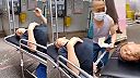 Nevadí, že je na tom zle, najprv musí mať COVID-19 test (ŠOKUJÚCE video z Číny)