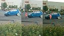 Teta prefarbuje svoje auto na parkovisku sprejom