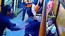 Udrel do hlavy revízorku a KARMA mu to hneď vrátila