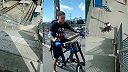 Bez topánok, bez helmy, bez rozumu (na bicykli po schodoch)
