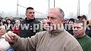 Migrantov v Kútoch chránili ťažkoodenci
