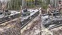 Ukrajinské BMP-3 uviaznuté v lesnom bahne.