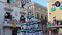 Skupina akrobatov stavia 9-poschodovú ľudskú pyramídu (Barcelona)