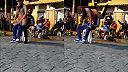 Striptíz šiel podľa plánu, až dokým mu nedala na tvár rozkrok