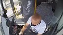 Vodiča autobusu napadol skrytým nožom cestujúci (Turecko)