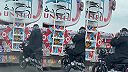 Pohodový arabský spôsob cestovania na motorke