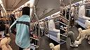 Medzičasom niekde v americkom metre (identifikuje sa ako mačka)