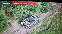 Tlejúci ukrajinský tank T-72AV v Záporožskej oblasti
