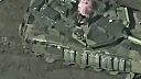 Zničenie ruského tanku T-90M vysoko presným 155 mm nábojom (CITLIVÉ ZÁBERY)