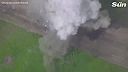 Ruský tank zachvátili plamene po priamom zásahu ukrajinskej rakety pri Záporoží