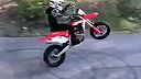 Enduro macher skúša nový trik
