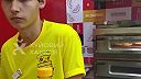Zakomplexovaný ukrajinec obťažuje pracovníka pizzérie v Charkove!