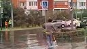 Prehánky v Moskve elektro-kolobežkárom neprajú