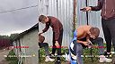 Zatiaľ čo ho strihal, nad hlavami im lietali ruské rakety (UKRAJINA)