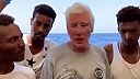 Milionár Richard Gere podporuje nelegálnu migráciu do Európy.