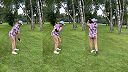 Chlap hrá golf na vysokej úrovni