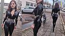 Krásna slečna v latexovom odeve