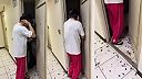 Asociál býva v apartmáne plnom švábov, tie lozia dokonca aj po ňom!