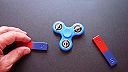 Keď dobre rozostavíte magnety, fidget spinner sa začne točiť (perpetum debile)