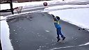 Som ti hovoril, že hrať v zime basketbal nie je dobrý nápad