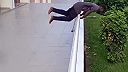 Ty už parkour neskúšaj, lebo sa s istotou zabiješ!