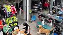Vy ma tu nebudete držať na silu, ja zdrhám!
